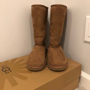 UGG Tall Boots size 4 (Girls) / 7 (Women’s)